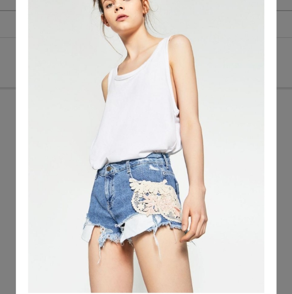 Zara Distressed Crochet Denim Shorts Size 4 - Picture 2 of 7